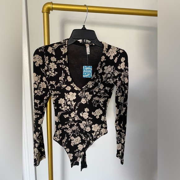 Free People Black/White Floral Bodysuit Size X-Small NWT - Picture 2 of 4